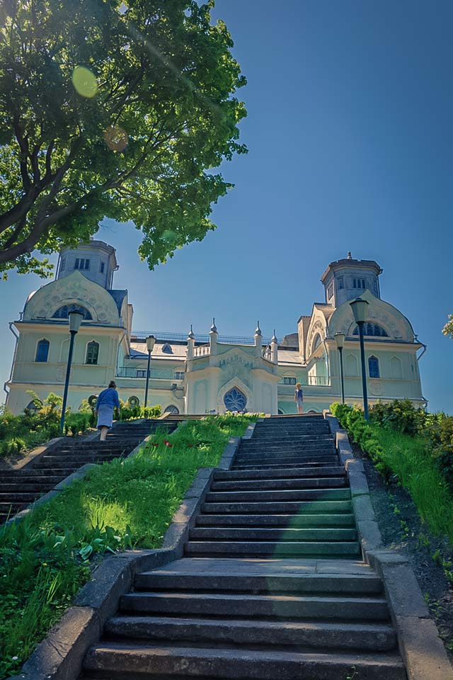 Сходи перед палацом Лопухіних-Демидових