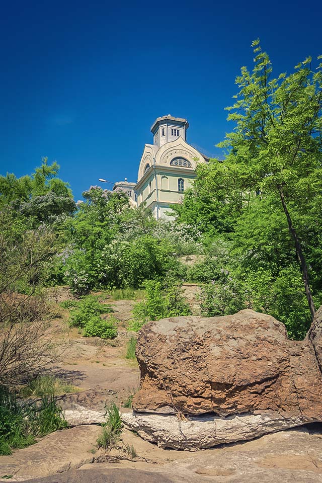 Палац Понятовського на гранітних берегах Росі